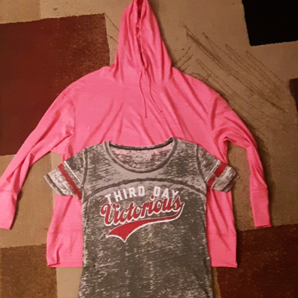 Combo light sweatshirt and t-shirt